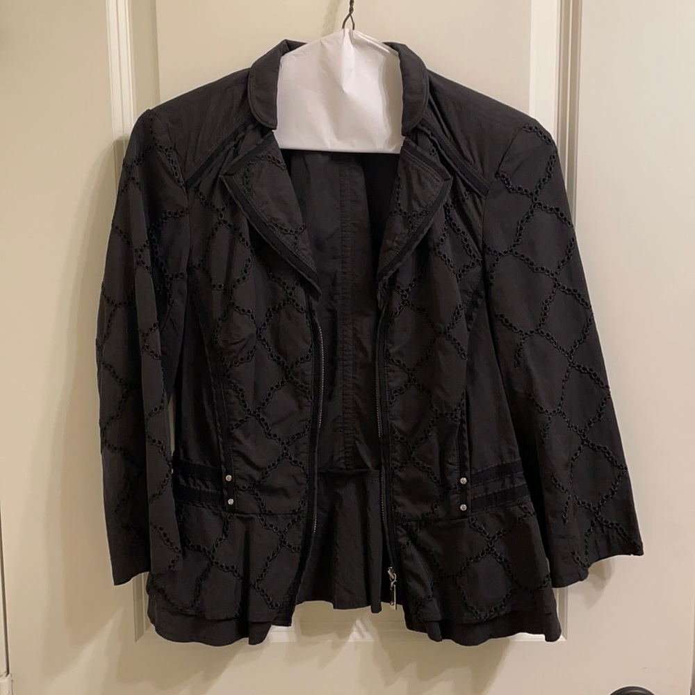 White House Black Market Black 3/4” sleeve jacket